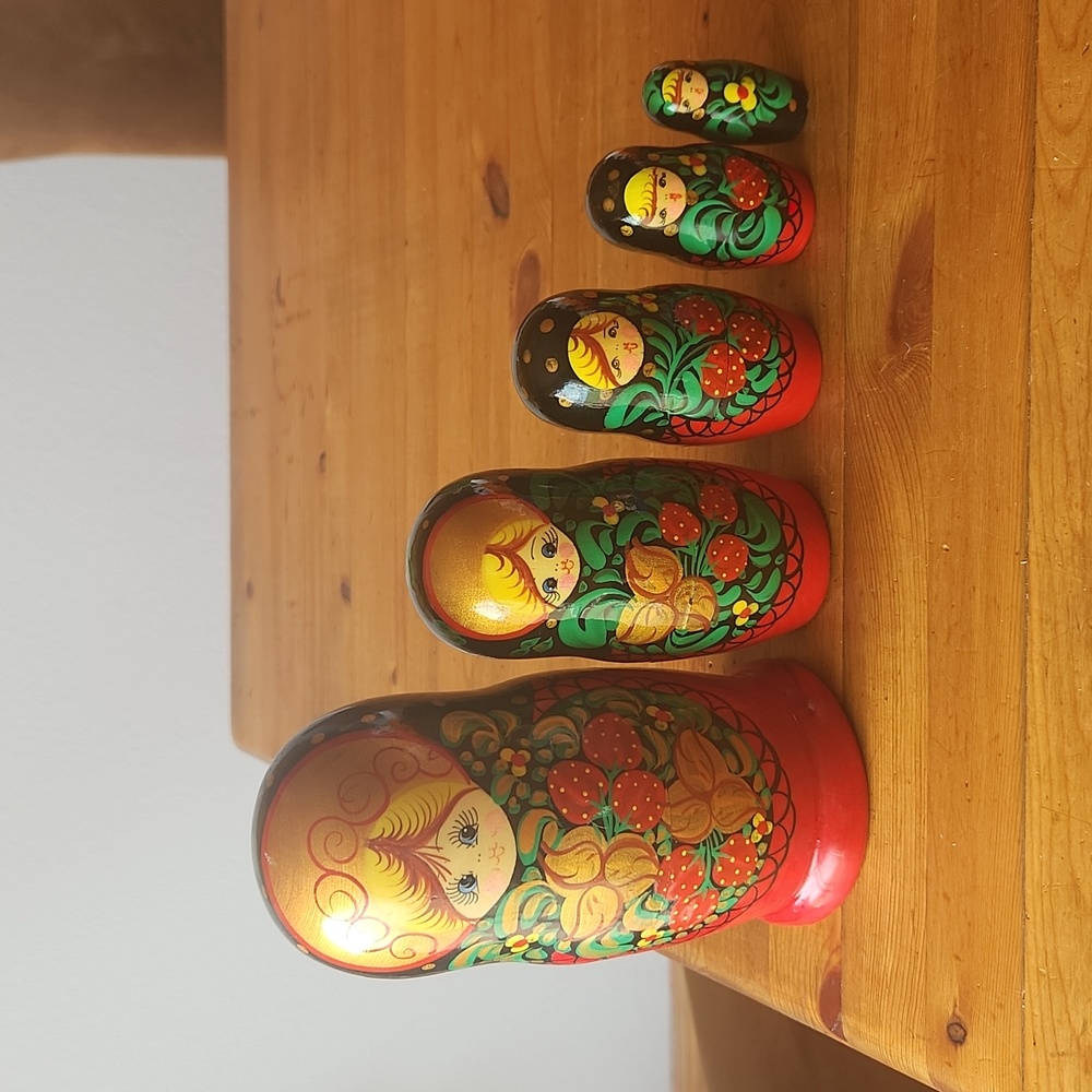 Russian Matryoshka 5 Nesting Doll Girls 🍓 Strawberries Wood Handmade/Painted